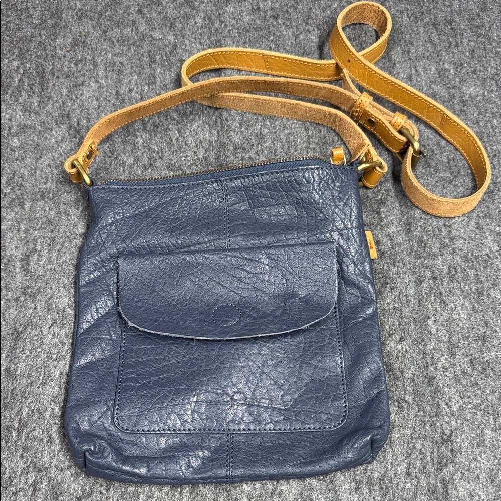 Elegant Navy Leather Crossbody Bag - Picture 1 of 8